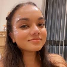 Nora Graff's Instagram, Twitter & Facebook