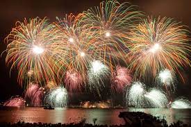 Bal populaire, feu d'artifices et drapeaux tricolores sont les éléments indispensables pour une fête nationale réussie. Tous Les Feux D Artifice Des Alpes Maritimes 06 Cote D Azur En 2021 Recreanice