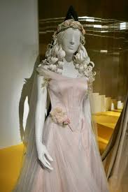 Elle Fanning Maleficent Mistress Of Evil Princess Aurora Wedding Gown In 2020 Princess Aurora Costume Dresses Aurora Costume