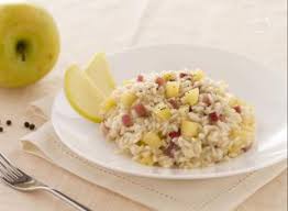 Il risotto porri e speck è un piatto dai colori piacevoli e invitanti. Come Preparare Il Risotto Con Mele E Speck Guide Di Cucina