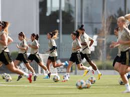 Coach david aznar and the rest of his staff also participated in the photo shoot along with the players and the club. Real Madrid Femenino Begin Shaping Up For Inaugural Season Managing Madrid