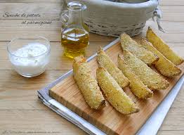 300 g zucchine 300 g melanzane 1 uovo e 1 tuorlo 90 g pangrattato 4 cucchiai di parmigiano 4 cucchiai di pecorino prezzemolo, menta sale, pepe. Spicchi Di Patate Al Forno Con Parmigiano Croccanti E Golosi