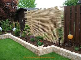 Wpc ist besonders strapazierfähig und günstig, weist dabei aber die schöne optik von. Moderne Terrasse Und Balkon Garten Idee Garten Sichtschutz Terrasse Gunstig Neu Designe 10 Garten Sichtschutz Terrasse Moderner Garten Garten Gartengestaltung