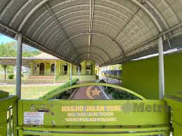 Jadual waktu solat seluruh negeri pulau pinang waktu solat adalah peruntukan tempoh atau selang masa tertentu bagi masyarakat muslim menjalani syariat solat sama ada fardhu ataupun sunat. Dua Orang Saja Solat Subuh