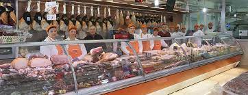 La storia inizia nella piccola azienda agricola della famiglia di santo situata nella pianura casert. Scopri Come Nasce La Mozzarella Del Caseificio Di Santo Food