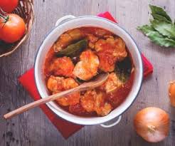 Segnatevi questi ingredienti:per 6 persone un coniglio e mezzo tagliato a pezzi150 gr di lardo di colonnataprezzemolo e due spicchi d'aglioun pò di noce mos. Ricetta Coniglio Alla Ligure La Ricetta Di Giallozafferano