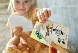 Play proceeds clockwise, so the player to the left of the dealer then offers his hand, face down, to the player on his left. Farm Theme Printable Old Maid Card Game For Preschoolers