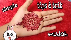 Sangat indah dan menawan meskipun merupakan desain yang cukup simple dalam. Mehndi Telapak Tangan Simple