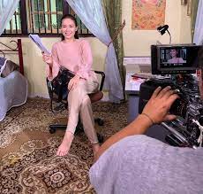 Her mother is of english and french descent, while her father is malaysian. Biodata Dan Latar Belakang Pelakon Siti Saleha Iluminasi