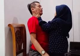 Yang mana boleh membuat kite semua sedar diri. Suami Isteri Diuji Penyakit Kronik Tetap Bahagia