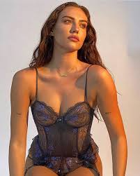 Pin By Ry On Fairy Tale In 2020 Beach Aesthetic Aesthetic Beauty Instagram Pose