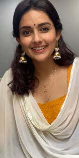 Mahima Nambiar Fan Photos Mahima Nambiar Pictures Images 68245 Filmibeat She is a trained classical dancer and a singer.
