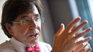El encargado de negociar la formación de un nuevo gobierno en bélgica, elio di rupo, se encuentra a la espera de una señalde otros partidos para tratar de seguir avanzando en esa tarea, que se plantea. Elio Di Rupo Au Soir La Plupart Des Gens Ne S En Sortent Plus Apres Le 24 Du Mois Le Soir