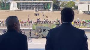 Bolsonaro esconde impotência exibindo tanques de guerra, diz psicanalista 09/08/2021 12h02 com quase 15 milhões sem emprego, bolsonaro gasta impostos em motociatas Zzjyen5yu2j7om