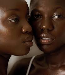 Carrie Lumpkin's Instagram, Twitter & Facebook