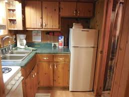 Situated on 77 forested acres, rim rock's dogwood cabins feature cedar cabin lodging with modern comforts. Bear S Den Bedroom Picture Of Rim Rock S Dogwood Cabins Elizabethtown Tripadvisor