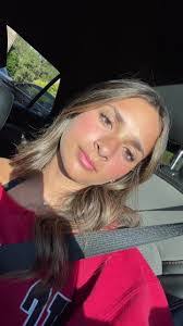 Sabrina Valle's Instagram, Twitter & Facebook