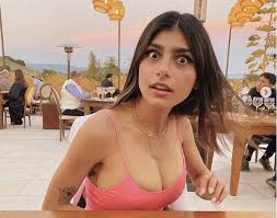 Mia is the only elf in centopia who can talk to the unicorns, which opens up a whole new level of communication between the centopians. Mia Khalifa Ex Atriz Porno Se Revolta Com Comentario E Diz Que Mae Deveria Ter Abortado Seguidor Monet Celebridades