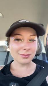 Glitter Makeup Tips to Keep You