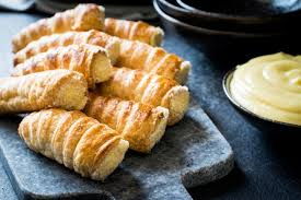 I Cannoncini Alla Crema Sono Un Classico Della Pasticceria Mignon Italiana Che Nella Loro Semplicita Ingolosiscono Sempre Ricette Idee Alimentari Pasticceria