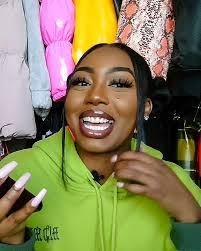 Jasmin Bell's Instagram, Twitter & Facebook