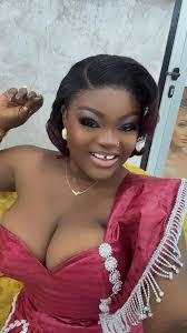 🔴 Emma Lohoues récompensée pour son excellence dans le luxe 😳🇨🇮 Emma  Lohoues a été récemment honorée lors de la Business Conference And Awards  pour son excellence dans le secteur du luxe.