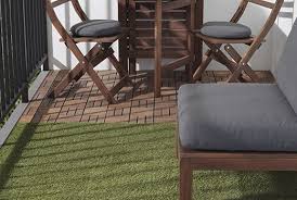 Con il parquet laminato ikea è possibile dare un nuovo volto ai pavimenti della nostra casa, evitando i lunghi e impegnativi interventi di posa del parquet tradizionale. I Pavimenti Da Esterno Sono Un Modo Semplice E Veloce Per Rendere Il Tuo Spazio All Aperto Ancora Piu Accoglie Ispirazione Ikea Pavimento Esterno Progetto Casa