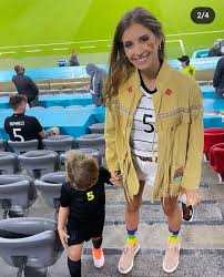 Das sind die schönsten spielerfrauen. 1 W3b2wcgcyntm