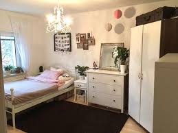 Gemutliches Wg Zimmer Im Weiss Und Rosa Wgzimmer Einrichten Ideen Kleineszimmer Organisation Mobel Zimmer Wg Zimmer Zimmer Zimmer Einrichten