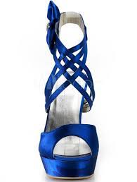 Apr 29, 2021 · la nuova collezione di scarpe primadonna primavera estate 2021 è disponibile in tutti i negozi monomarca del brand e online sul sito www.primadonnacollection.com, dove troverete anche borse, gioielli, abbigliamento e accessori. Scarpe Da Sera Per Sposa Con Plateau In Seta E Raso Blu Royal Scarpe Da Sera Scarpe Da Sposa Scarpe Da Matrimonio