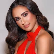 Annie Mueller (@anniecmueller) • Threads, Say more