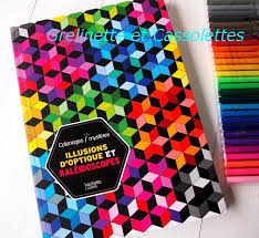 Illusions D Optique Et Kaleidoscopes Grelinette Et Cassolettes Les illusions d'optique surviennent naturellement ou sont créées délibérément par des dispositifs qui utilisent certains principes de fonctionnement du système visuel humain. illusions d optique et kaleidoscopes