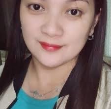 Si Lin Momo, isang estudyante sa kolehiyo, ay pinagsasamantalahan ng  kanyang ampon na ina at pinipilit na magtrabaho ng mahabang oras. Isang  araw, nagkasalubong sila ng ikatlong anak na lalaki ng pamilyang