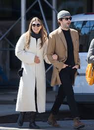 The wandavision star casually revealed that robbie arnett is now her husband in an interview so when did she tie the knot? Robbie Arnett Elizabeth Olsen March 20 2017 Robbie Arnett Pics Hollywood Life