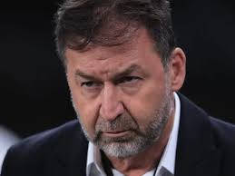 Técnico de gigante do futebol brasileiro pede a contratação do atacante  Michael, ex-Flamengo