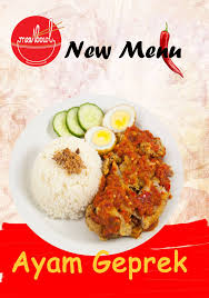 Setiap orang yang datang mesti antri mengambil makanan. Meetbowl New Menu Ayam Geprek Smashed Chicken Facebook