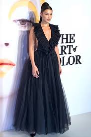 Bella carried this basic black dior diorama to a party hosted by dior beauty and v magazine in nyc. Bella Hadid Just Wore The Most Beautiful Plunging Dior Gown