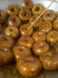 Satukan semua bahan dalam kuali dan biarkan sehingga gula berbuih mendidih baru masukkan kuih keria dan gaul semuanya. Resepi Kuih Keria Gula Melaka Simple