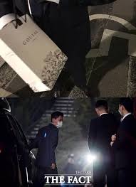 작위도 얻지 못하고 전 재산만 날린 윈터는 결혼 첫날밤에도 집으로 돌아오지 않는다. ëŒ€í•œë¯¼êµ­ 20ëŒ€ ì¤' ê°€ìž¥ ëˆ ë§Žì€ ì—¬ì„±ì˜ ê²°í˜¼ì‹ ì‚¬ì§„ 9ìž¥ ì¸ì‚¬ì´íŠ¸