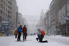 De koudegolf in spanje heeft ondertussen de prijzen voor aardgas in het land naar recordhoogte dit is onze keuze van 10 dorpen in spanje waar het prachtig is met sneeuw. Sneeuwstorm Teistert Spanje Vier Doden Honderden Wegen Onbegaanbaar Vluchten Geannuleerd Buitenland Ad Nl