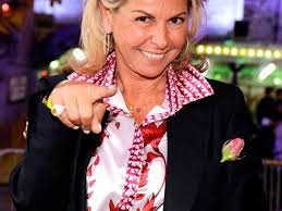 Caroline Margeridon (“Affaire Conclue”) dévoile une photo d'elle à 20 ans…  elle est canon !