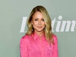 Retired actress, 62, makes rare public appearance after quitting Hollywood over 20 years ago