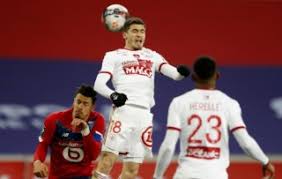 Milli oyunculardan zeki çelik'in ilk 11'de yusuf yazıcı'nın ise son yarım saatte süre aldığı maç golsüz sona erdi ancak bu skora rağmen lille 55 puanla ligue 1'de liderliğini sürdürdü. Nkdbwnohzzda0m