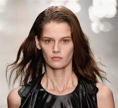 Le astuzie per renderli più voluminosi. Capelli Piatti E Grassi I Tagli Che Li Valorizzano Vogue Italia