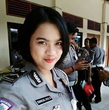 Seperti gambar potongan rambut tni indonesia dengan berbagai model dan gaya yang kini semakin banyak pilihan. Ini Dia Polwan Cantik Yang Mirip Penyanyi Raisa Sooperboy Com