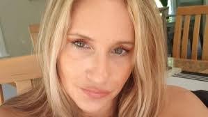 Carrie Wood's Instagram, Twitter & Facebook