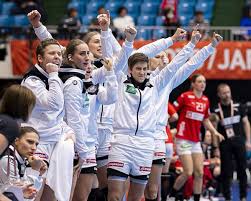 Beim kapitän der nationalmannschaft überwiegt zwar die vorfreude. Handball Wm Der Frauen Ergebnisse Tabelle Deutschlands Frauen Mit Guter Ausgangslage