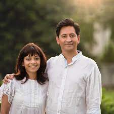 Deepak Rawat Ias Wiki Age Caste Wife Children Family Biography More Starsunfolded Deepak rawat met his wife, vijeta singh while pursuing his graduation from hansraj college. deepak rawat ias wiki age caste