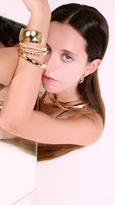 Estas fiestas, Marta Sierra tiene claro cómo brillar con la Colección My  Essence de Joyería Grau 💖✨Cada joya refleja su esencia única y añade ese  toque especial a los momentos más mágicos del año. ...