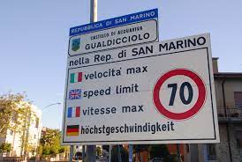 Con un'estensione territoriale di 61,19 km², popolata da 33 909 abitanti, è uno dei meno popolosi fra gli stati membri del consiglio d'europa e delle nazioni unite. San Marino Italy Border Gualdicciolo Photo Brian Mcmorrow Photos At Pbase Com
